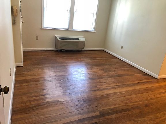 4th image of 810 Jefferson St APT A