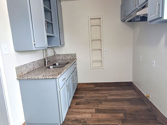 3rd image of 725 E Manchester Dr #1
