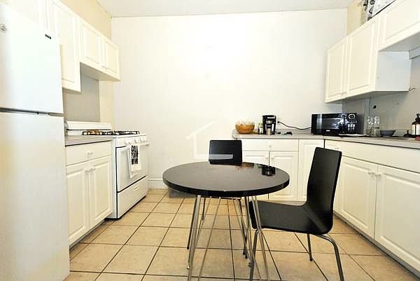 1st image of 54 Egmont St #_02