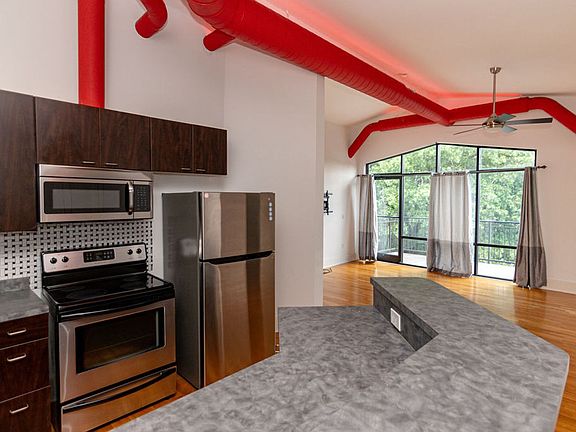 4th image of 275 S Limestone St #305