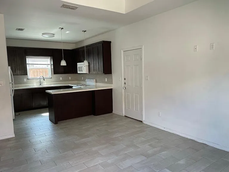 2-3605 Valeria St #2 — Photo 4