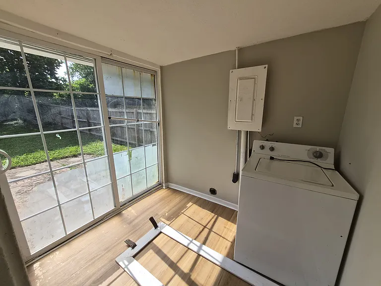 925 N Somerset Ave — Photo 15
