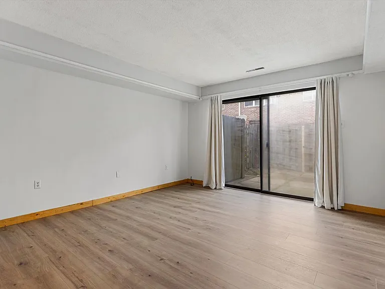 2530 E North St #3D — Photo 12
