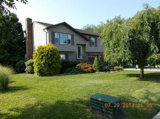 12 Village Ct, Flemington, NJ 08822