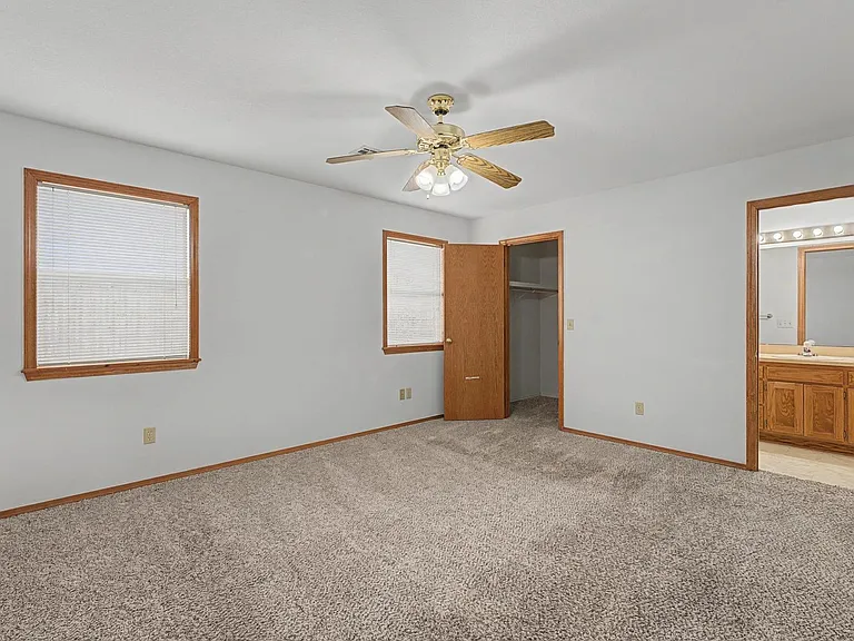 194 Hall Dr — Photo 11