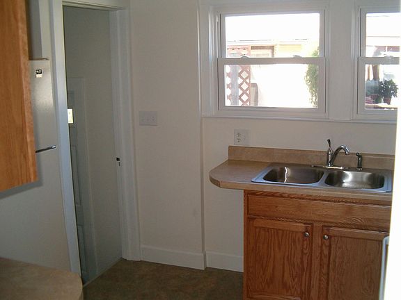 3rd image of 1568 40th St