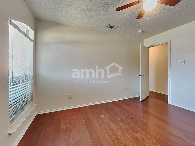 818 La Sierra Ct — Photo 11