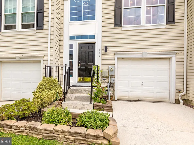 130 Spencer Cir — Photo 2