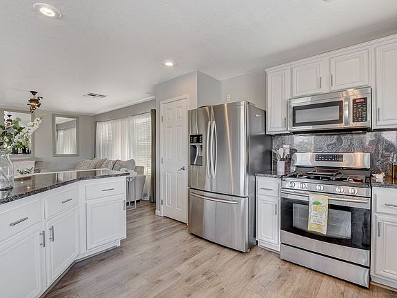 4th image of 7405 Edgecove Ct