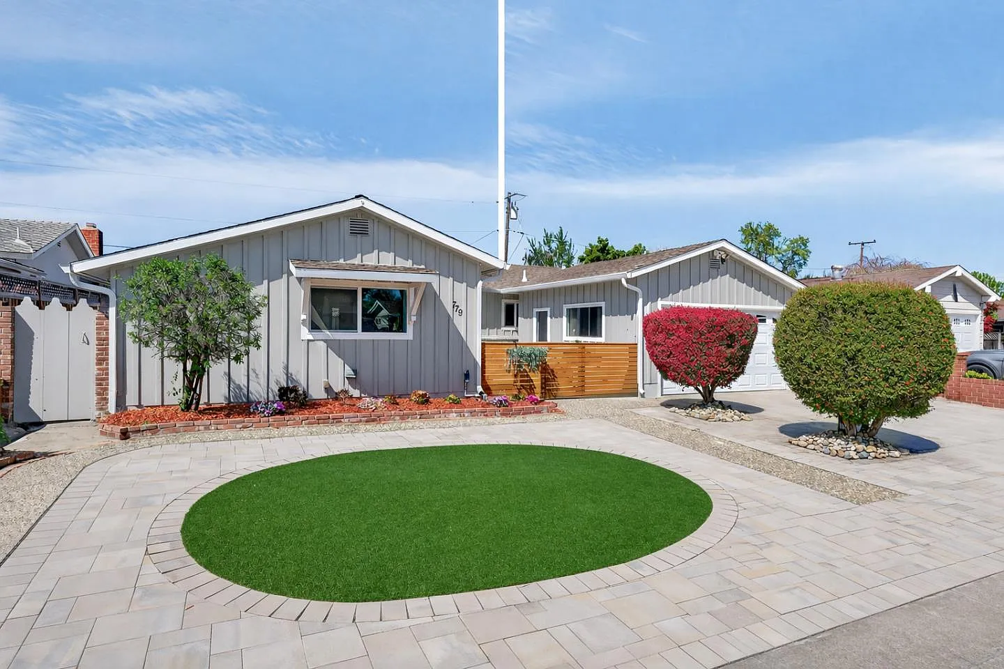 779 Broadmoor Dr photo 1