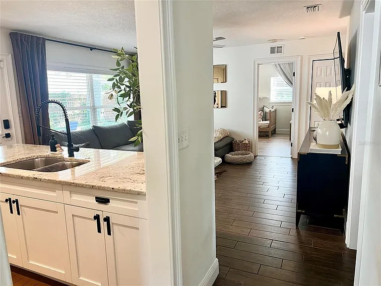 4613 S Ferdinand Ave — Photo 15