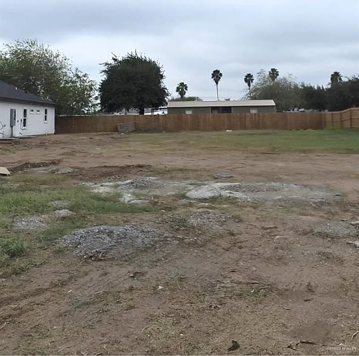 2nd image of 207 Dragonfly St