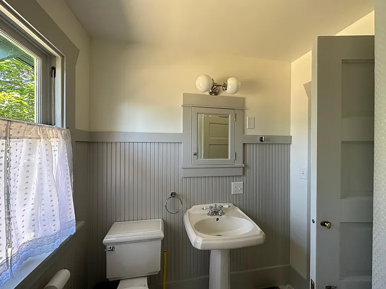 903 E 32nd Ave — Photo 15