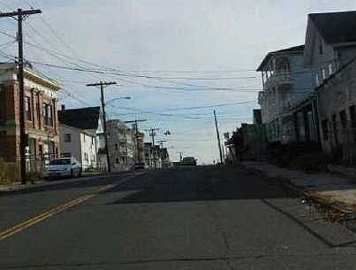 2nd image of 811 Baldwin St