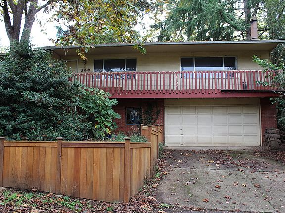 3rd image of 380 Loma Linda Ln