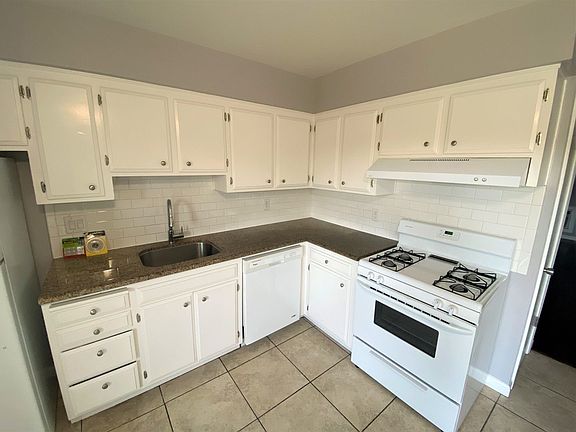 3rd image of 1017 H St #H-12