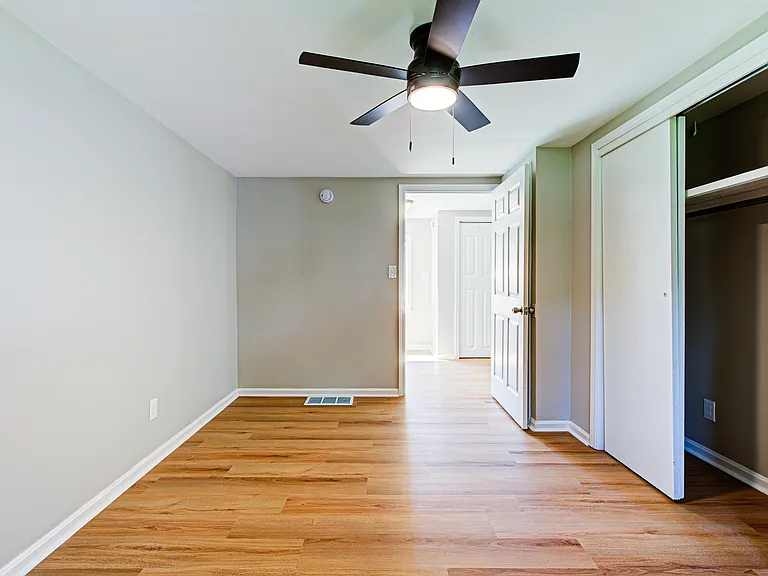241 Kahl Ct — Photo 7
