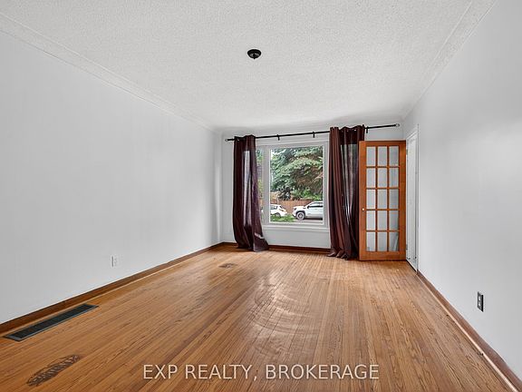 3rd image of 340 Palace Rd