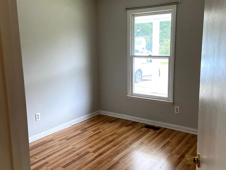 64 Hallmark Dr — Photo 8