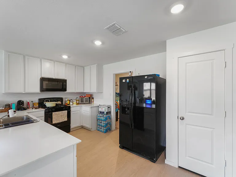 204 Ashbrook St — Photo 12