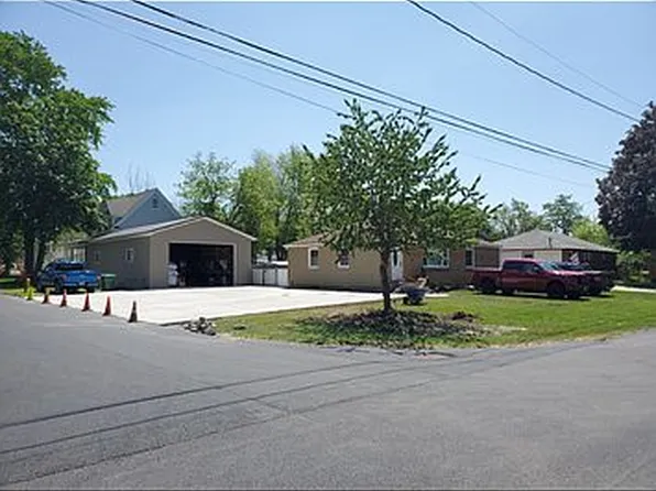 5391 Ontario Ave, Hamburg, NY 14075