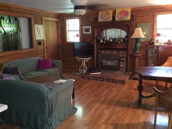 5th image of 213 S Pine Lake Dr