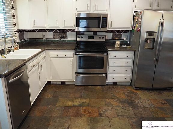 5th image of 2320 S 118th Ct