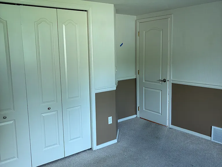 823 E Bismark Ave — Photo 2