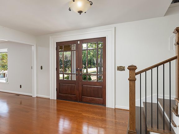 5th image of 319 Windy Hollow Dr