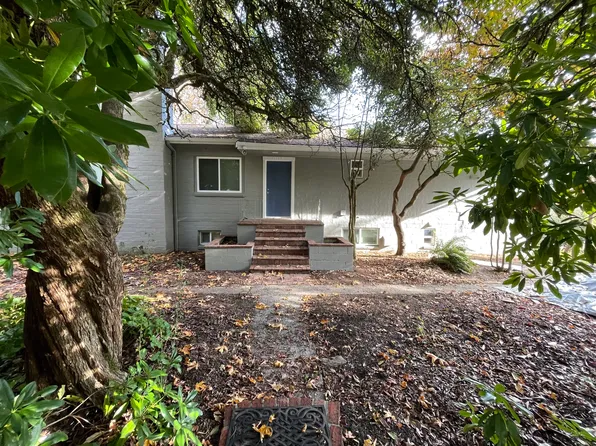 17124 Hillside Dr NE, Lake Forest Park, WA 98155