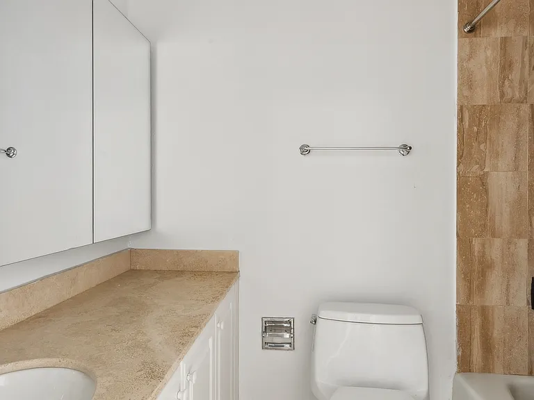 145 E 48th St #9D — Photo 5