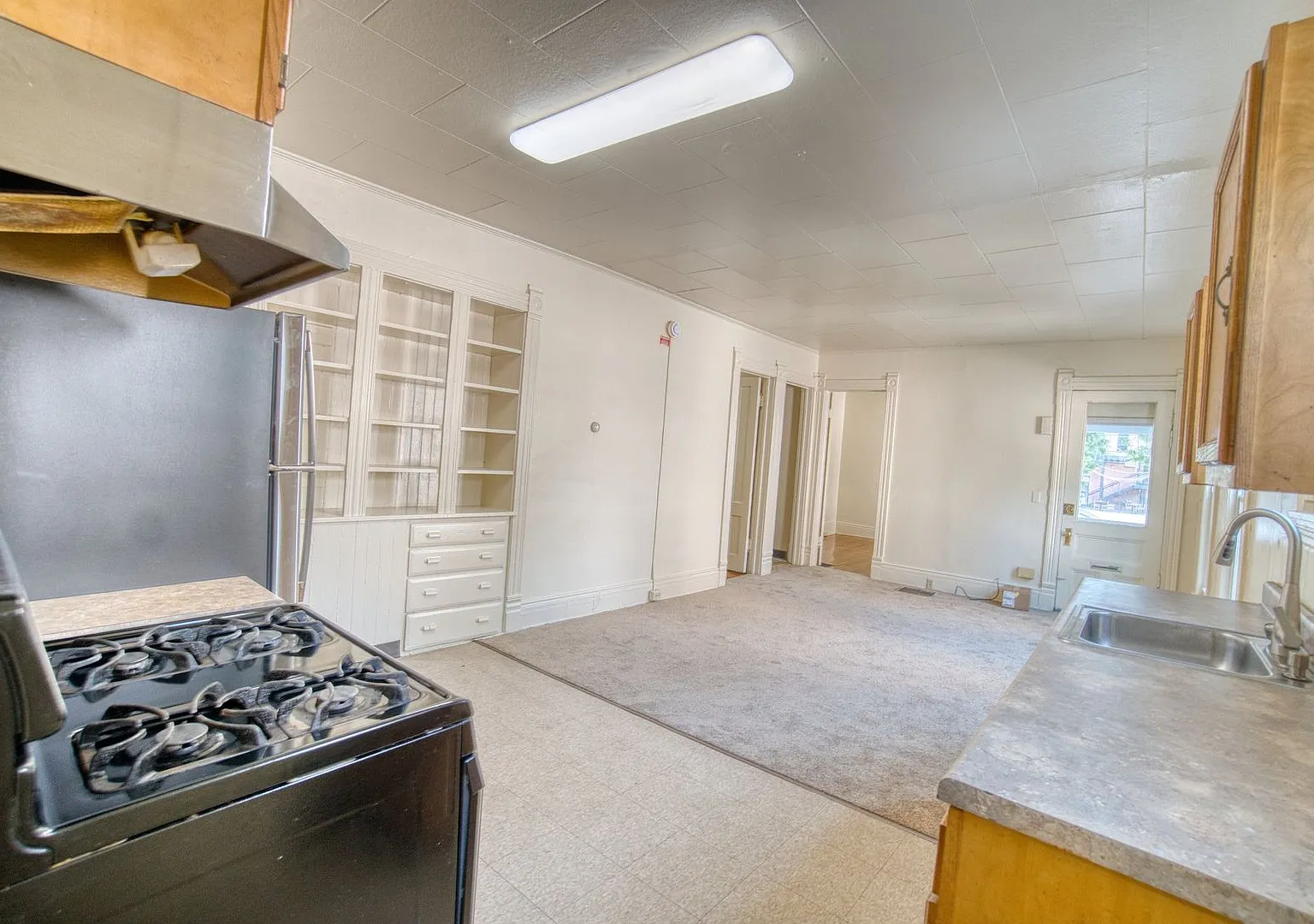 129 Dell Street Apt 1 - Available 07/01/27 First Floor Apartment Available — Photo 1