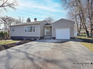 409 Nippersink Dr, McHenry, IL 60050