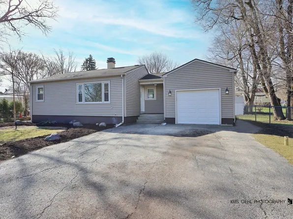 409 Nippersink Dr, McHenry, IL 60050