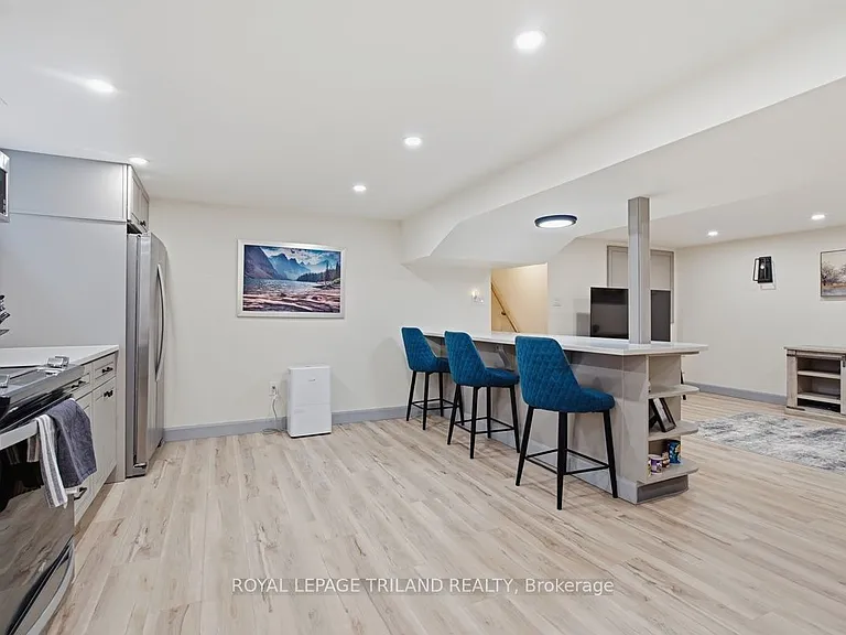 27 Aldborough Ave — Photo 15