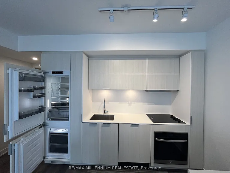 370 Martha St #1608 — Photo 13