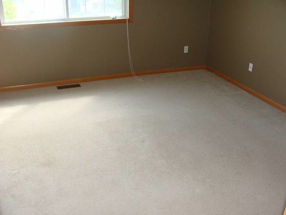 Large Master w/ walk-in