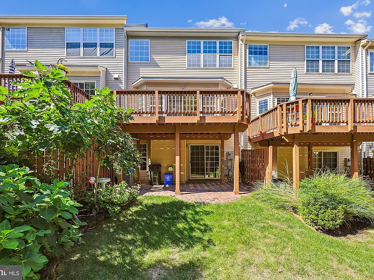 7445 Gillingham Row — Photo 2