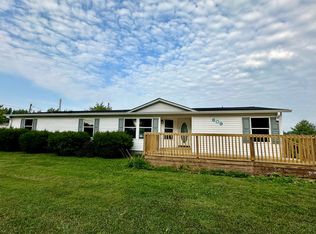 609 N Worthey St, Flora, IL 62839