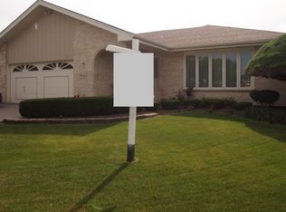 15560 Peachtree Dr, Orland Park, IL 60462