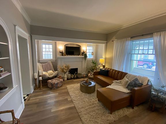 3rd image of 149 College St #1