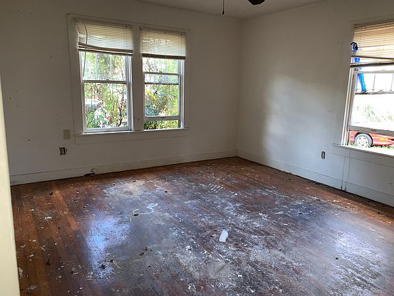 3rd image of 120 S Oakland St