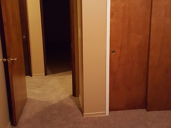 3rd image of 409 SE 117th Ave