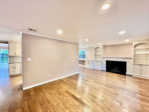 3rd image of 6058 Cozzens St
