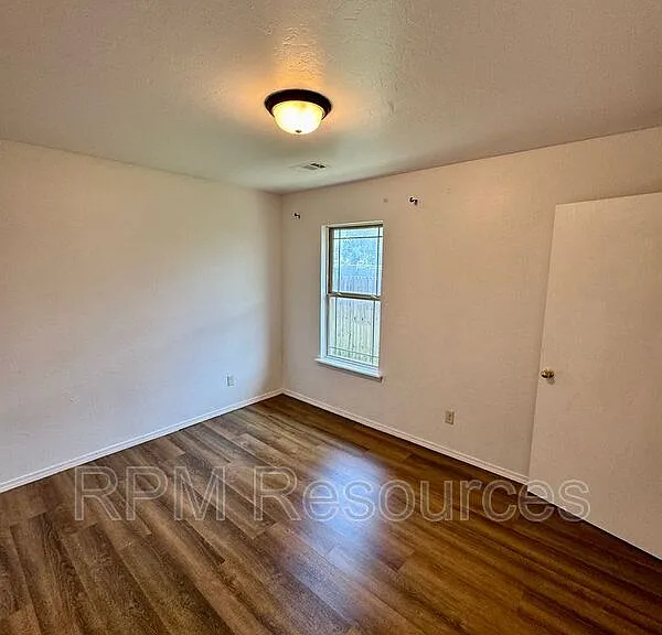 7404 Park Meadow Dr — Photo 12
