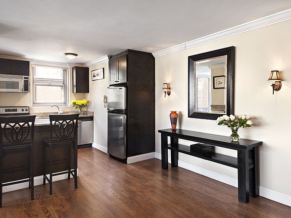 4th image of 137 E 36th St #10G