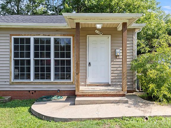 3rd image of 2224 Catawba Hts