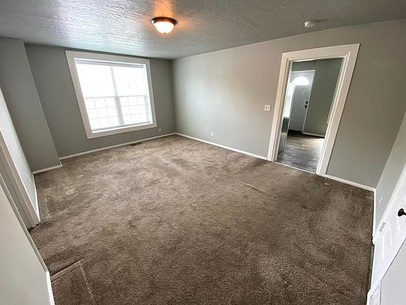 3rd image of 192 E Vine St #1