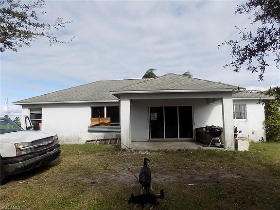 4th image of 406 NW 19th Ter