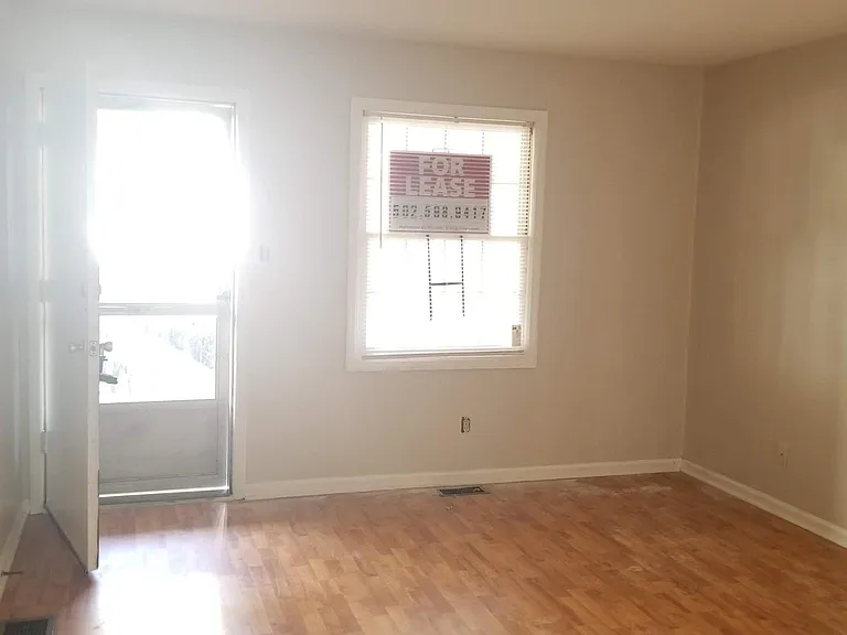 312 E Main St — Photo 8